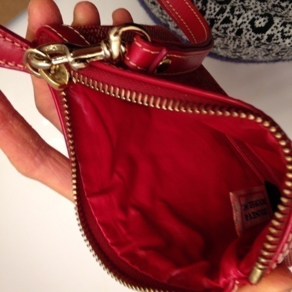 DOONEY & BOURKE 👛 red sig jacquard wristlet